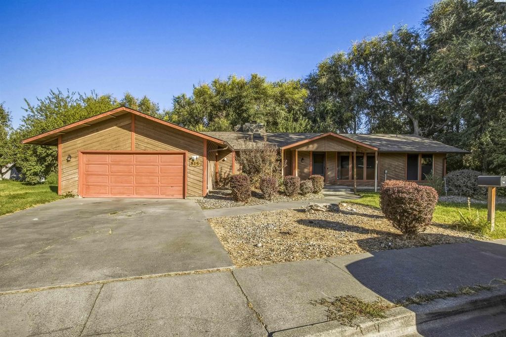 815 S Anderson St, Kennewick