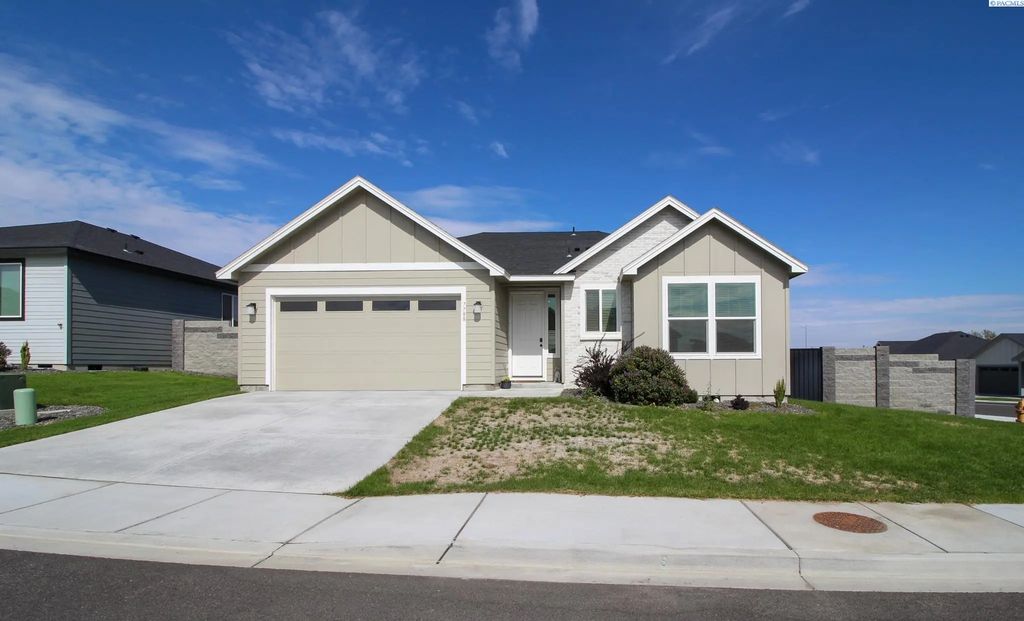 7788 Cardinal Peak Street, West Richland