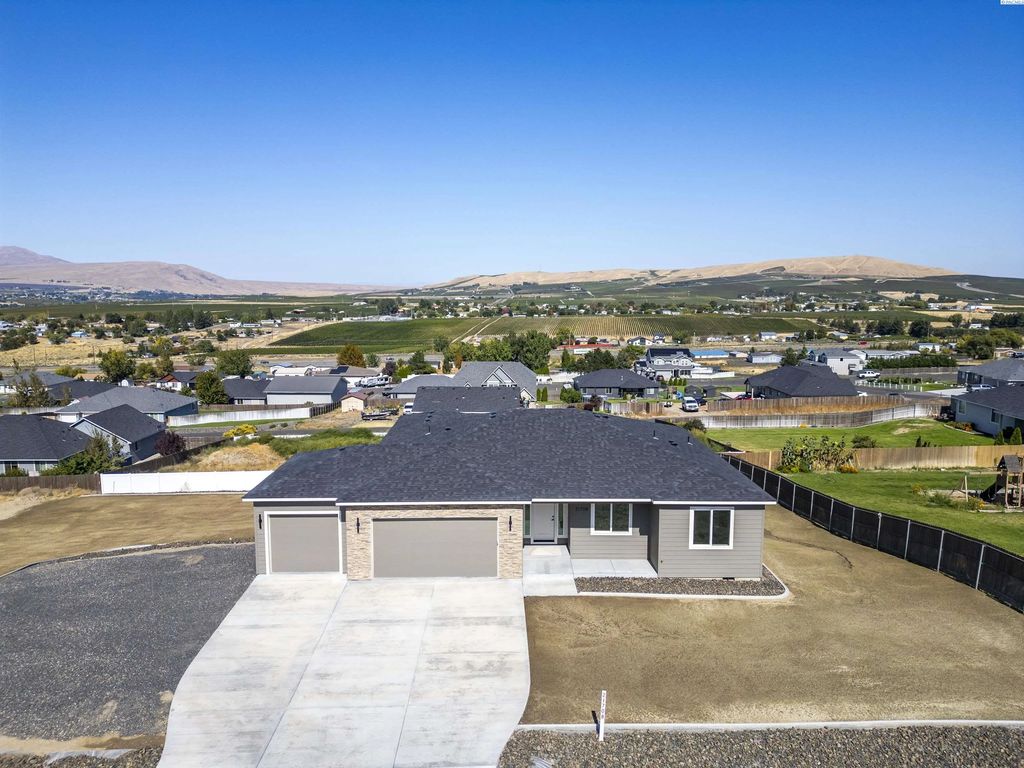 21708 E Plum Place, Benton City