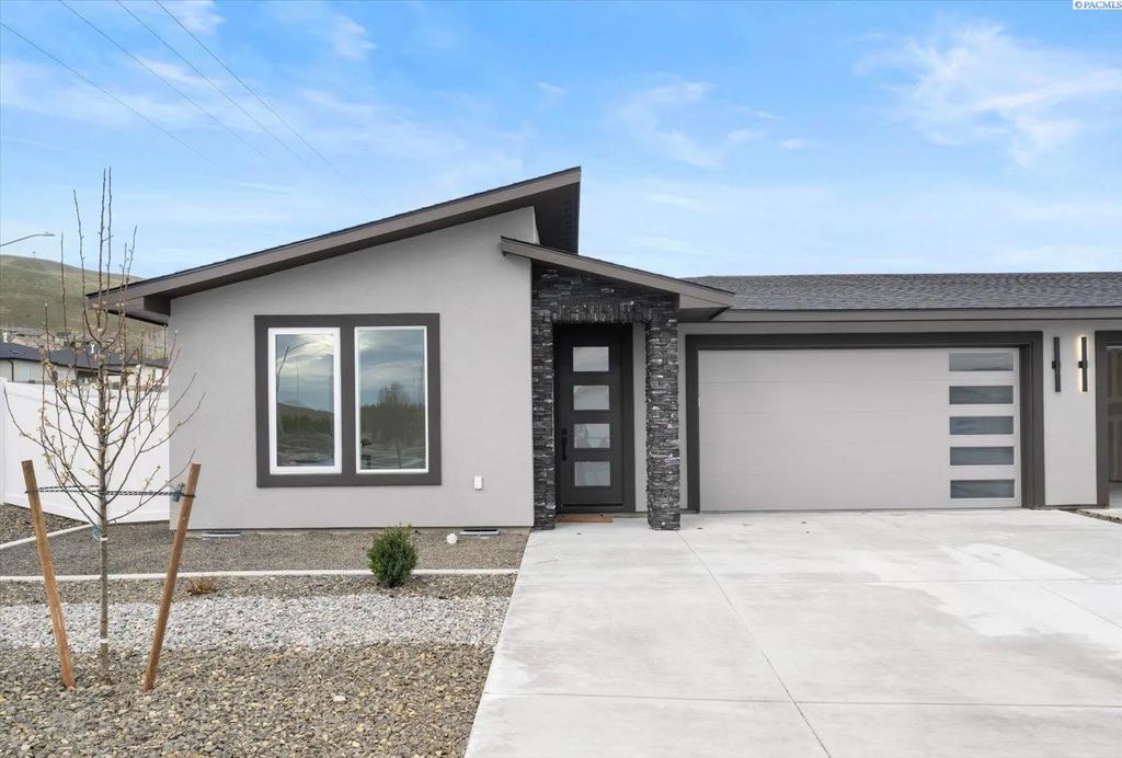 1102 Fairhaven Loop, Richland