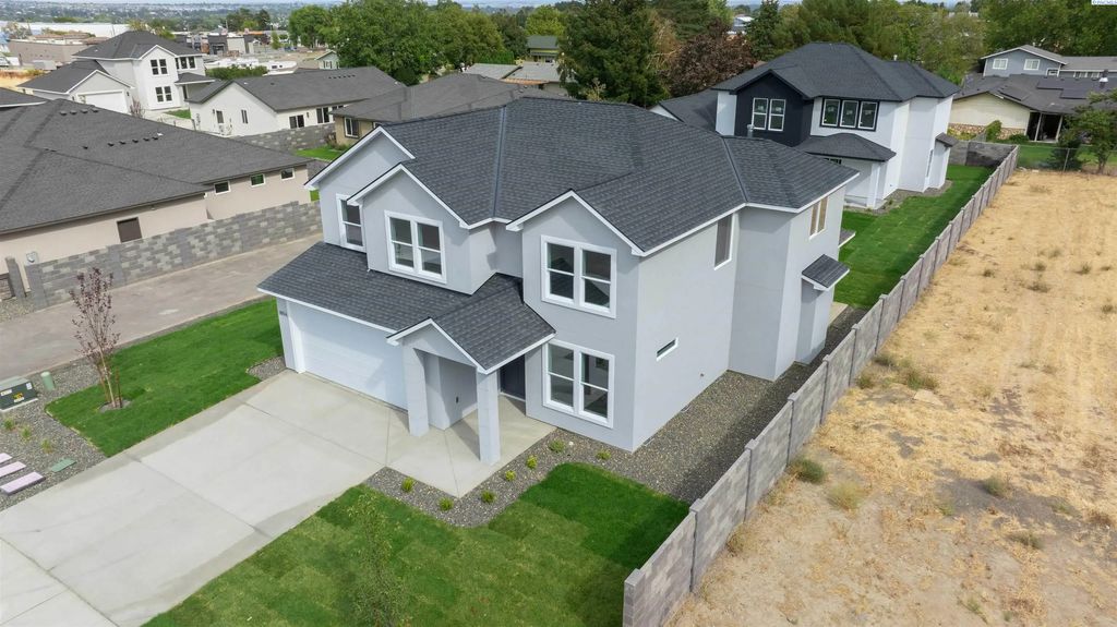 1054 N Grant Place, Kennewick
