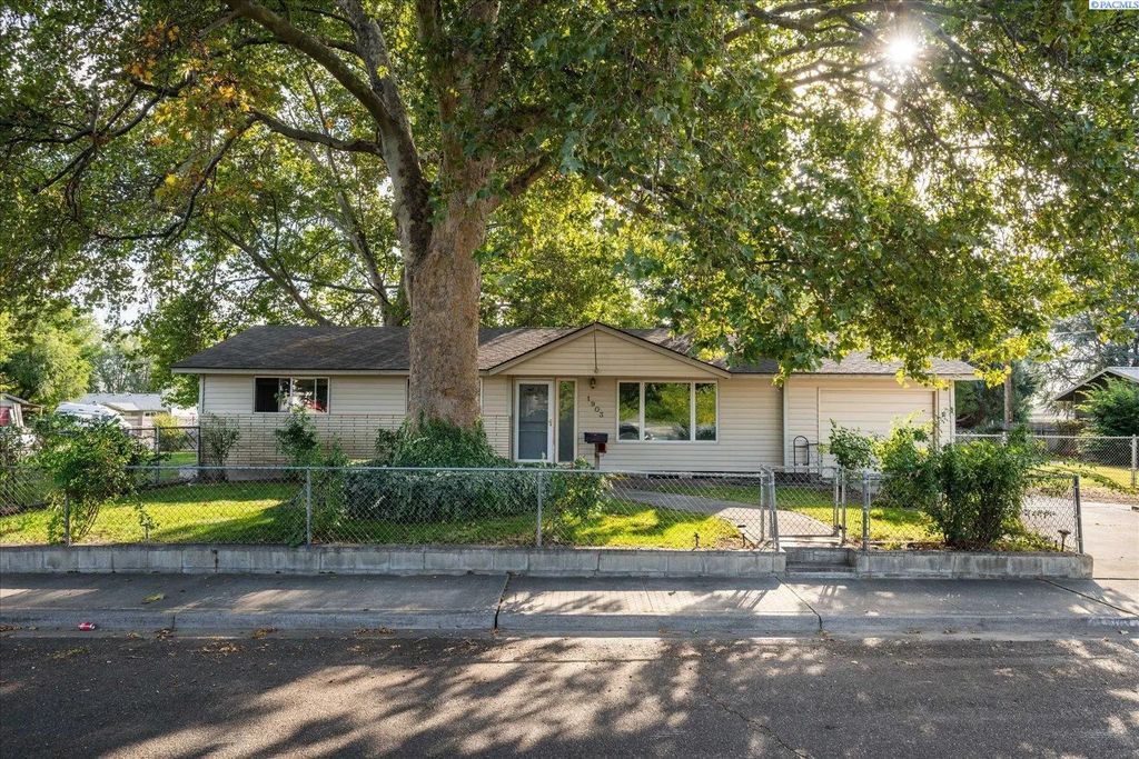 1903 S Dayton Place, Kennewick