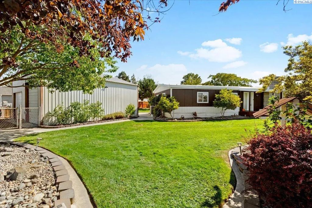 47 Robin Road, Burbank