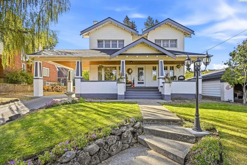 910 S Lake St, Colfax