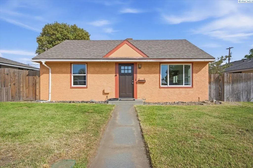 1735 N 6th Ave, Pasco