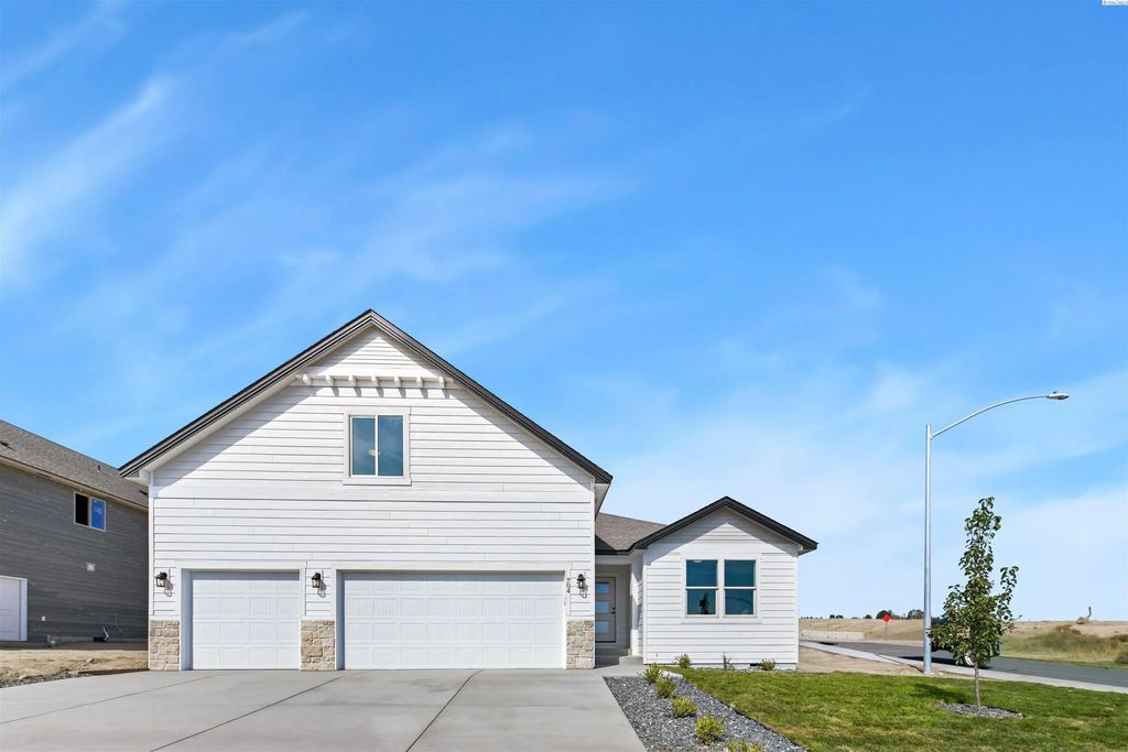704 Honeylicious St, Richland