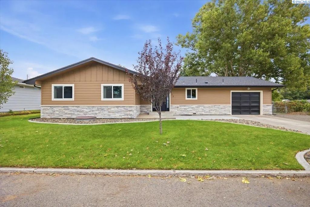 313 N Road 35, Pasco