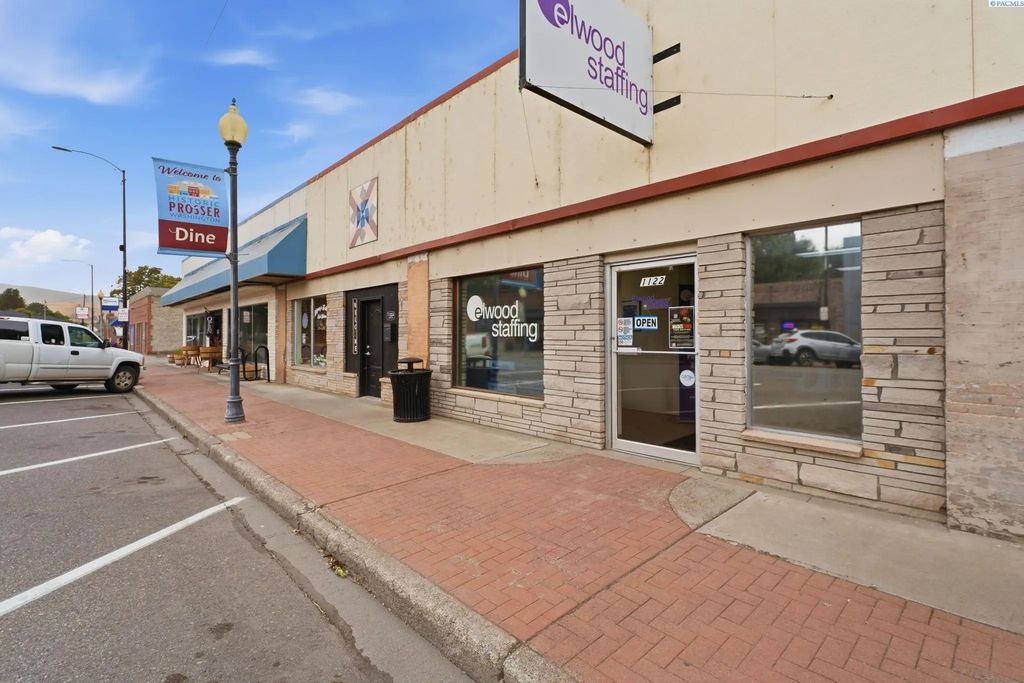 1118,1120,1122 Meade Avenue, Prosser