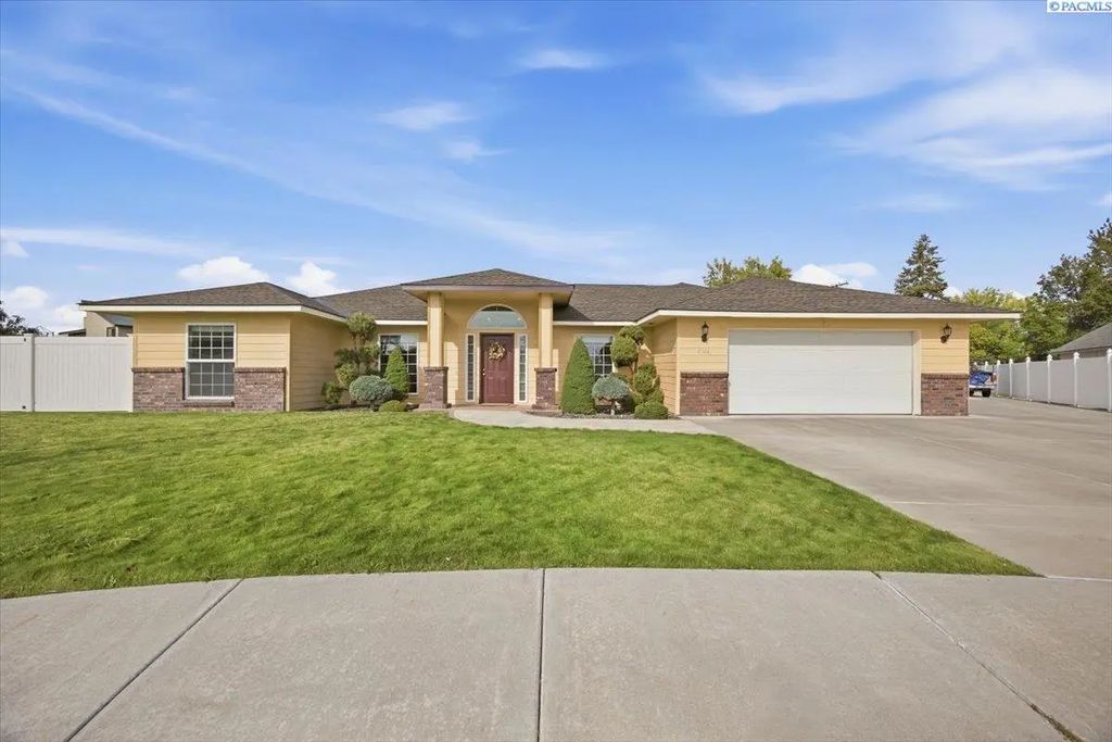 4504 Desert Cove, West Richland