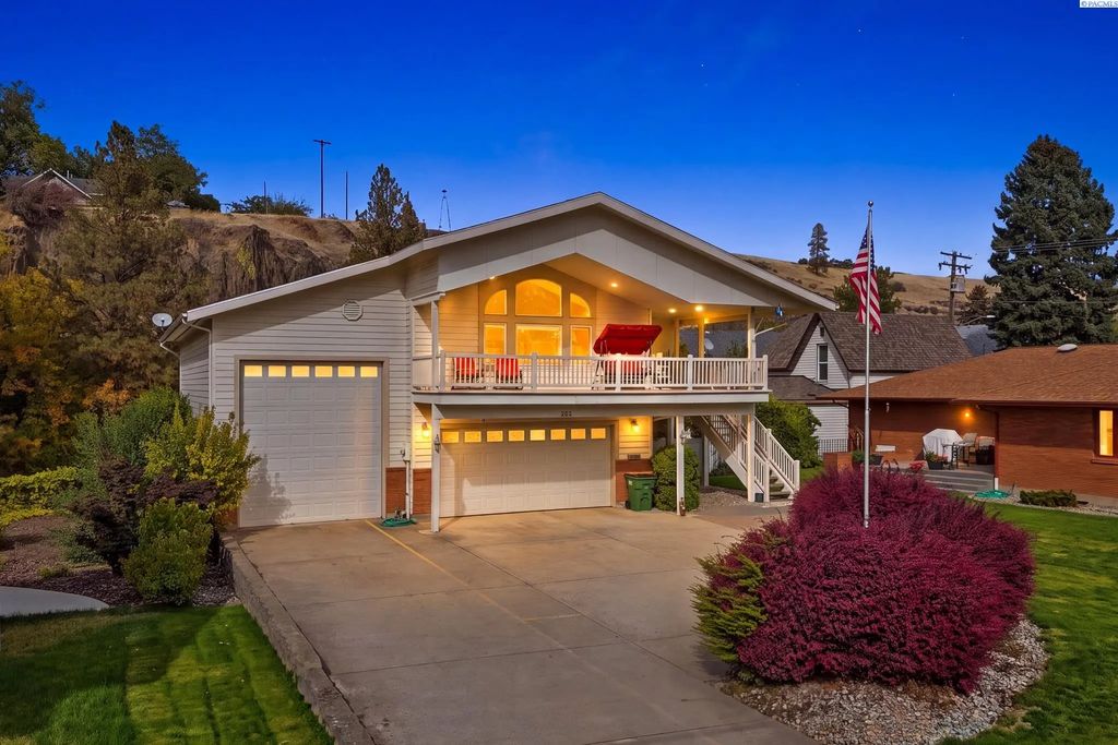 205 E Cooper St, Colfax