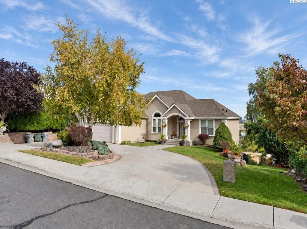 350 Riverwood St, Richland