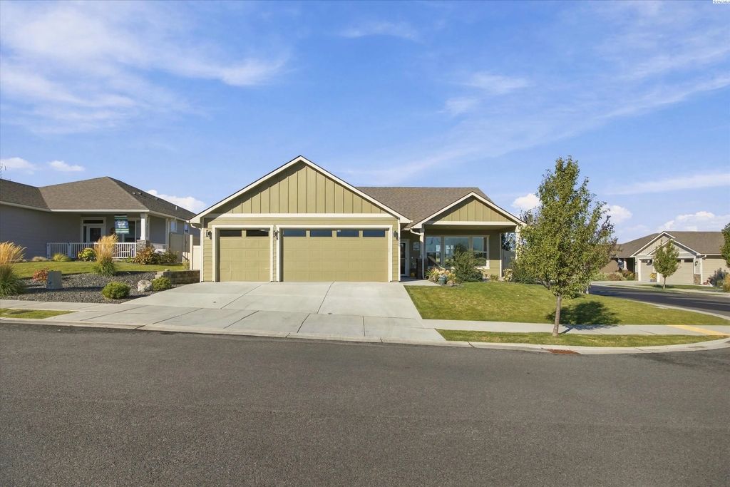 3668 S Van Buren St, Kennewick