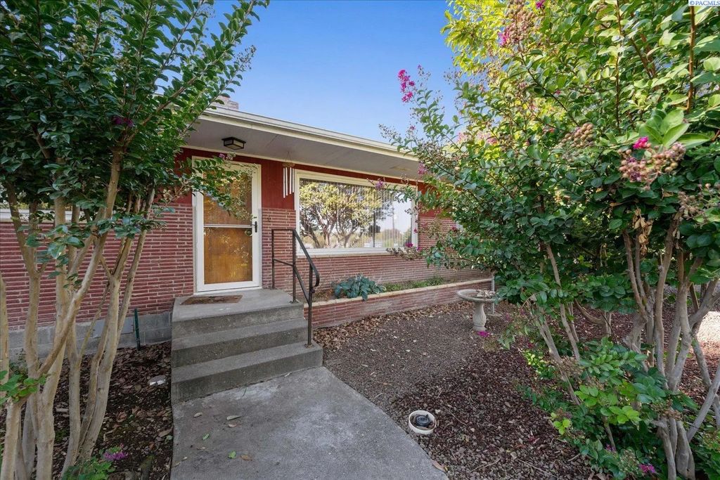 1723 W 7th Place, Kennewick