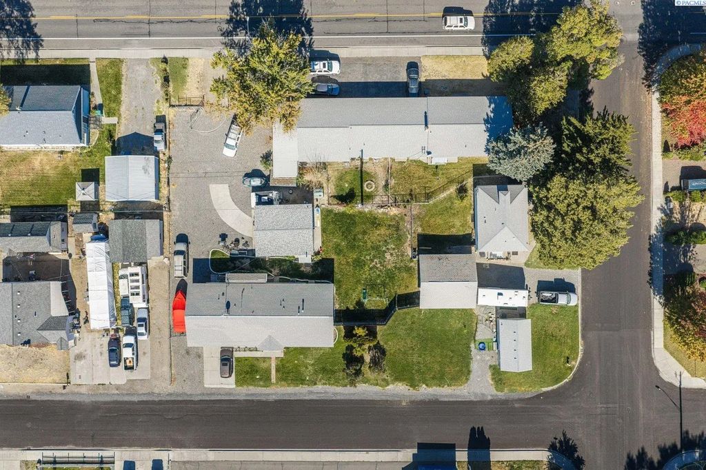 1616 W 4th Place, Kennewick