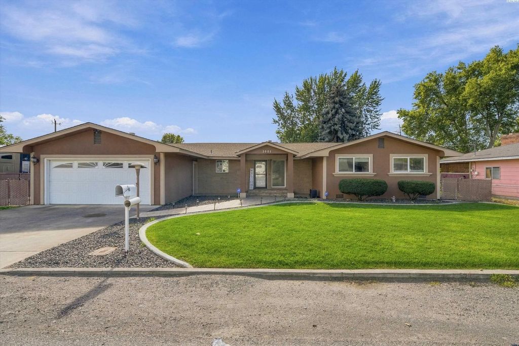 3008 W Ella St, Pasco