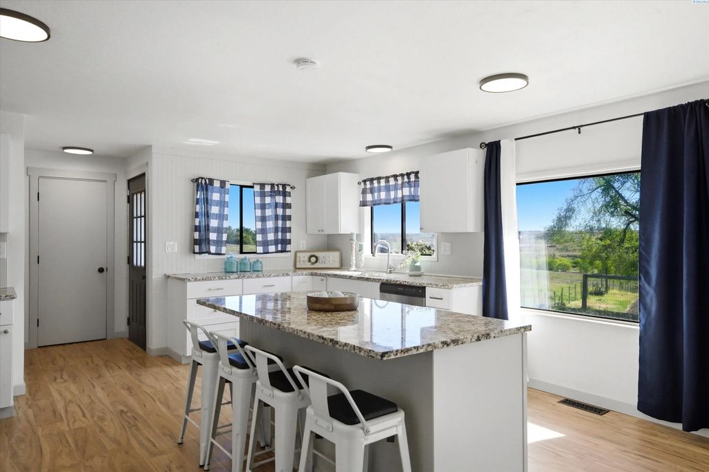 351 W Eltopia West, Eltopia