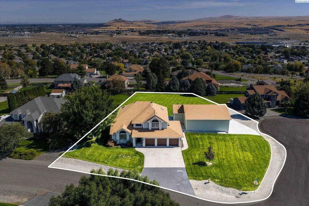 225 Sarah Road, Kennewick