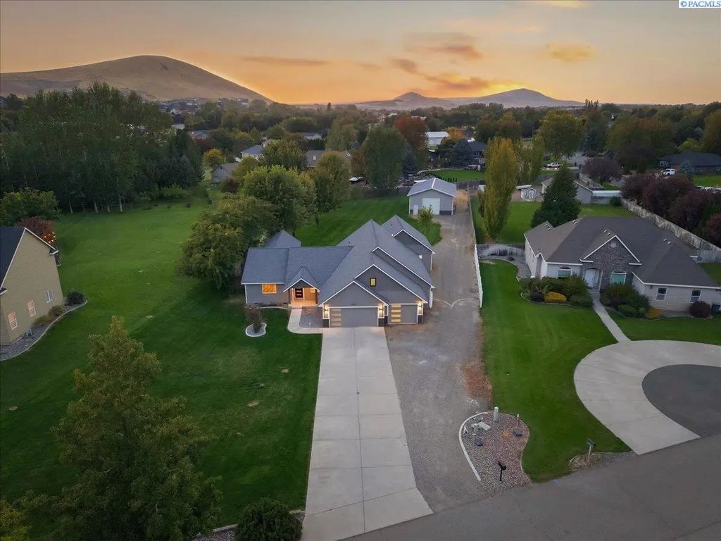 4403 Mount Daniel Court, West Richland