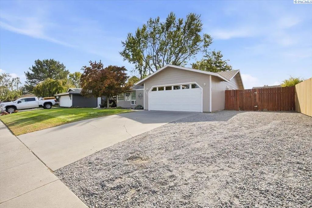 8607 W Entiat Ave, Kennewick