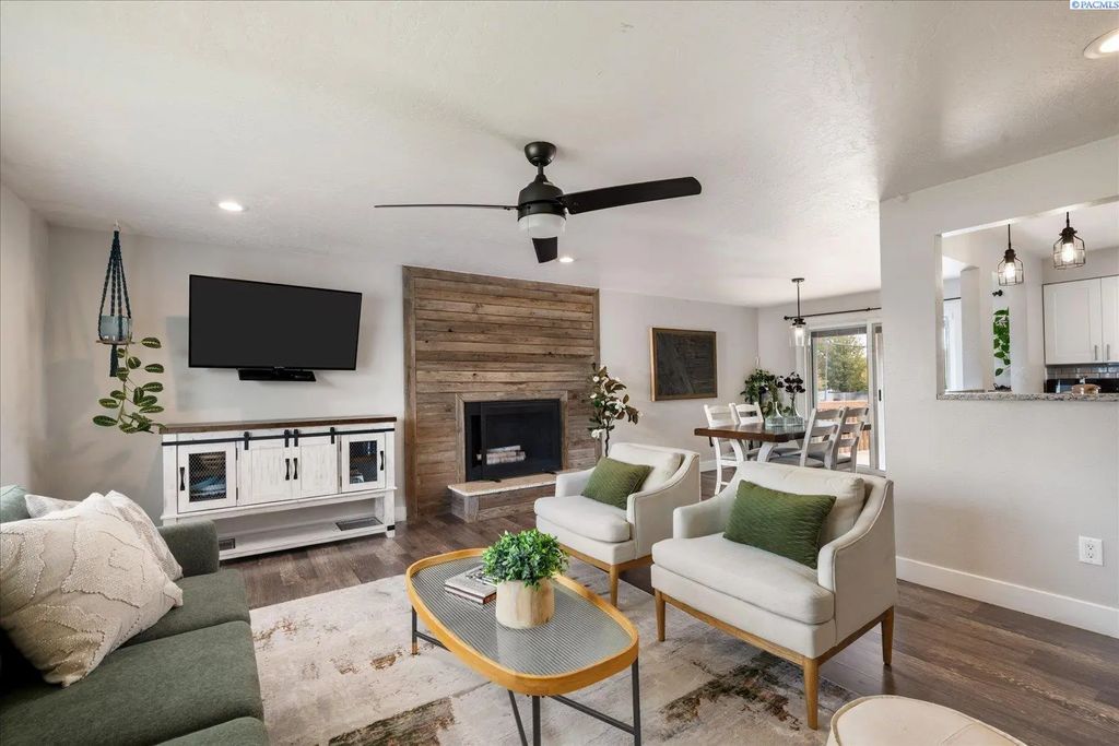 1503 W 37th Place, Kennewick