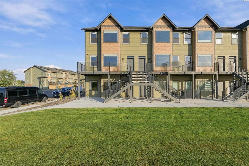 355 Columbia Point Drive, Richland