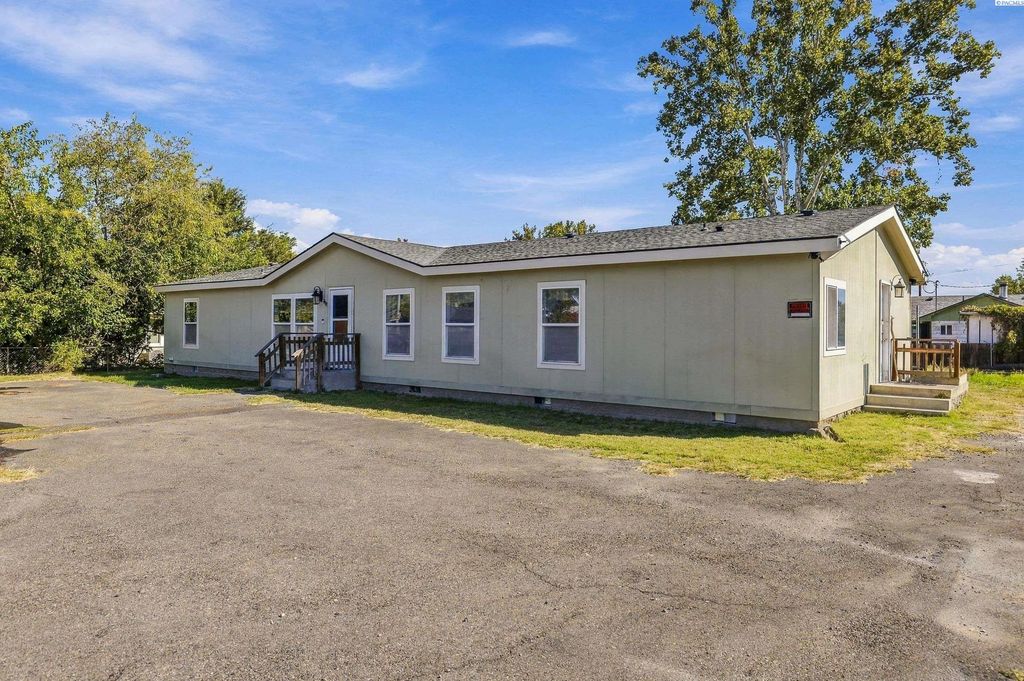 203 S Edison Street, Kennewick