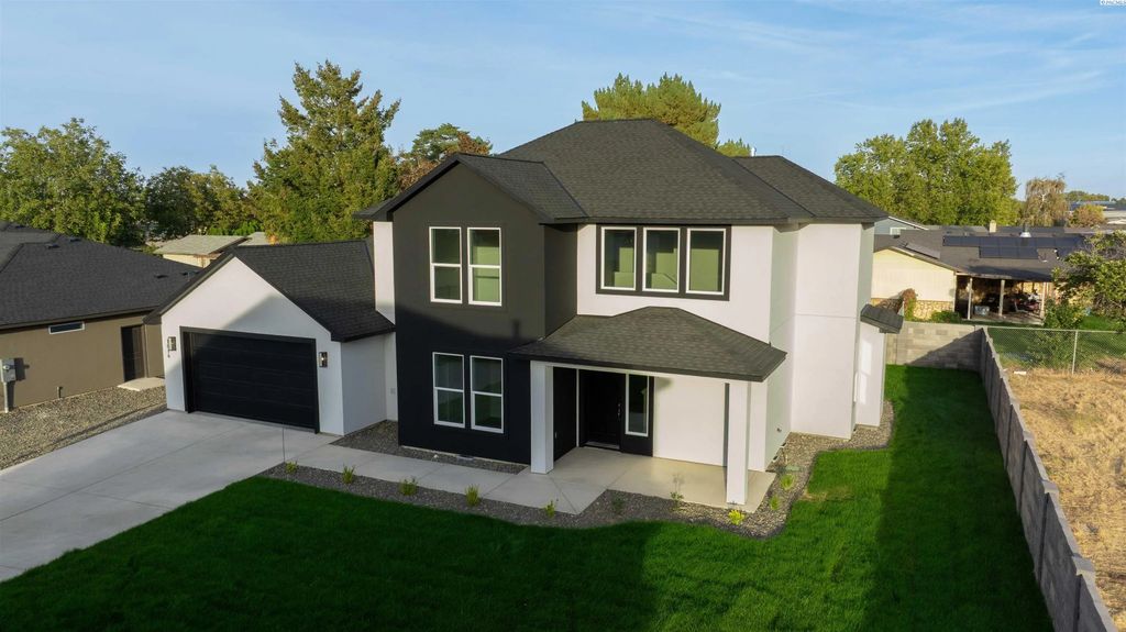 1056 N Grant Pl, Kennewick
