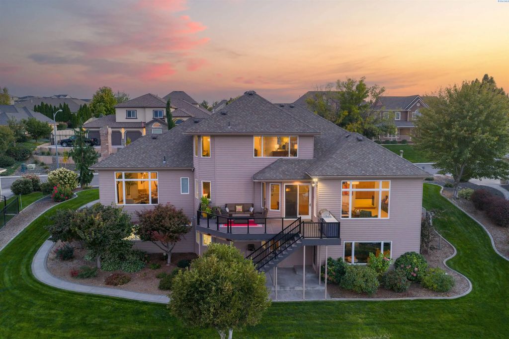 3902 W 43rd Ave, Kennewick