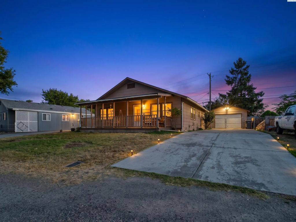92 Jadwin Ave, Richland