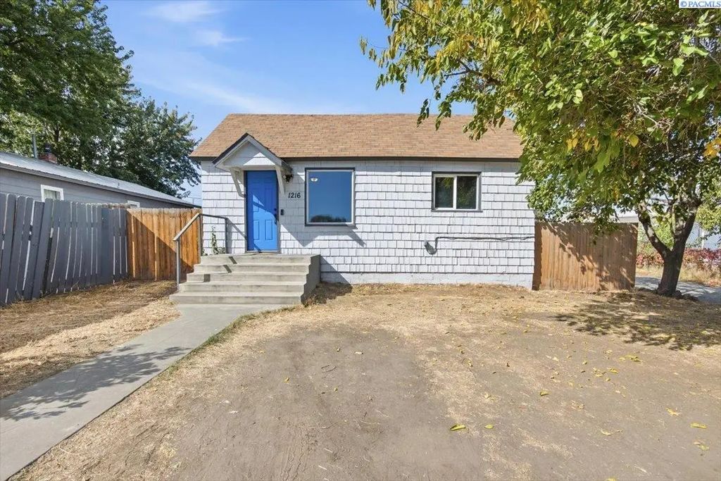 1216 S 3rd Ave, Pasco