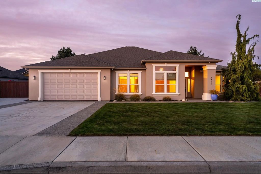 1711 Sunshine Ave, West Richland