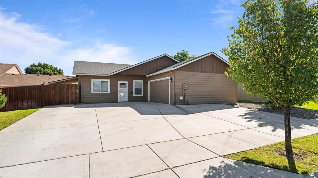 580 N Harrison Pl, Kennewick