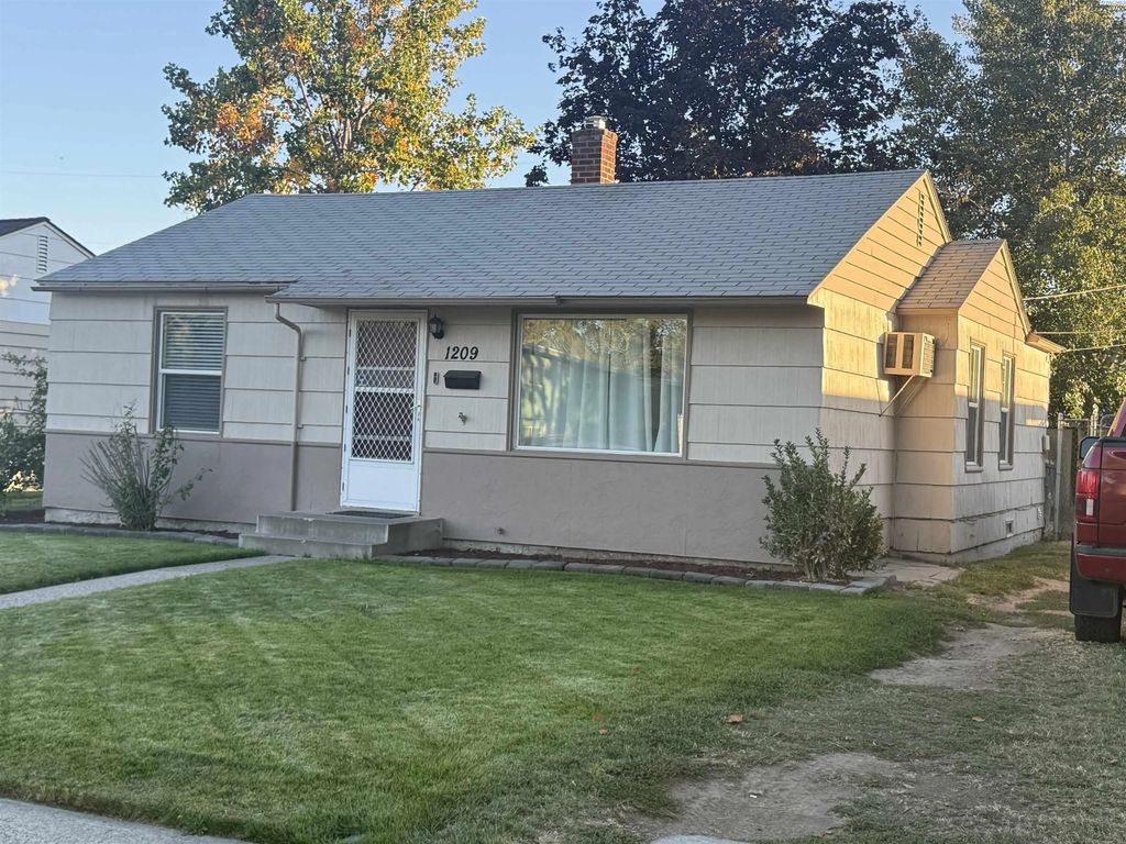 1209 W 1st, Kennewick