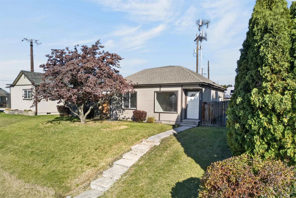 1109 Pollock Ave, Zillah