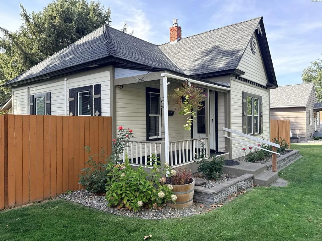 711 Main Street, Prosser