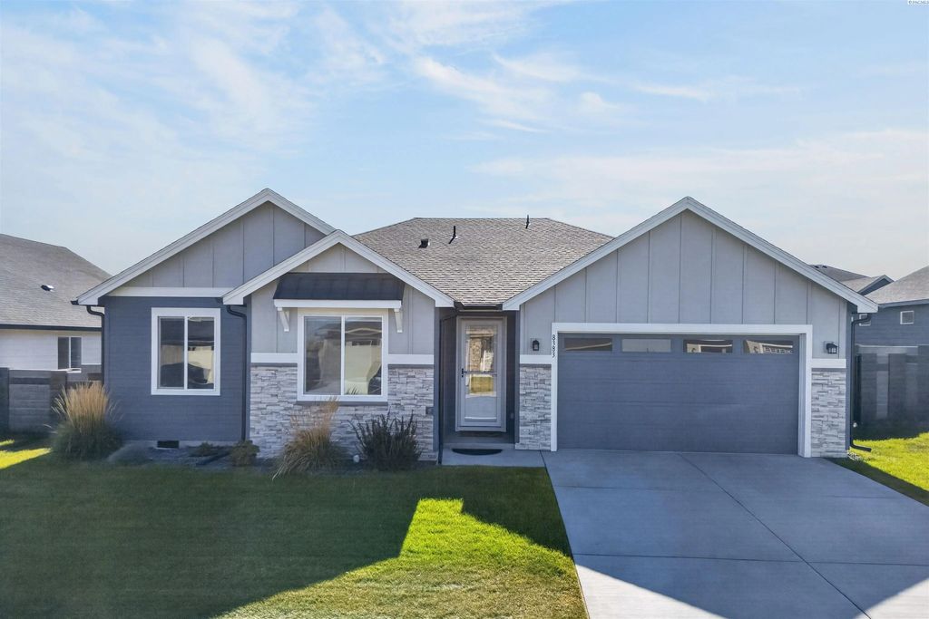 8383 Lennox St., West Richland