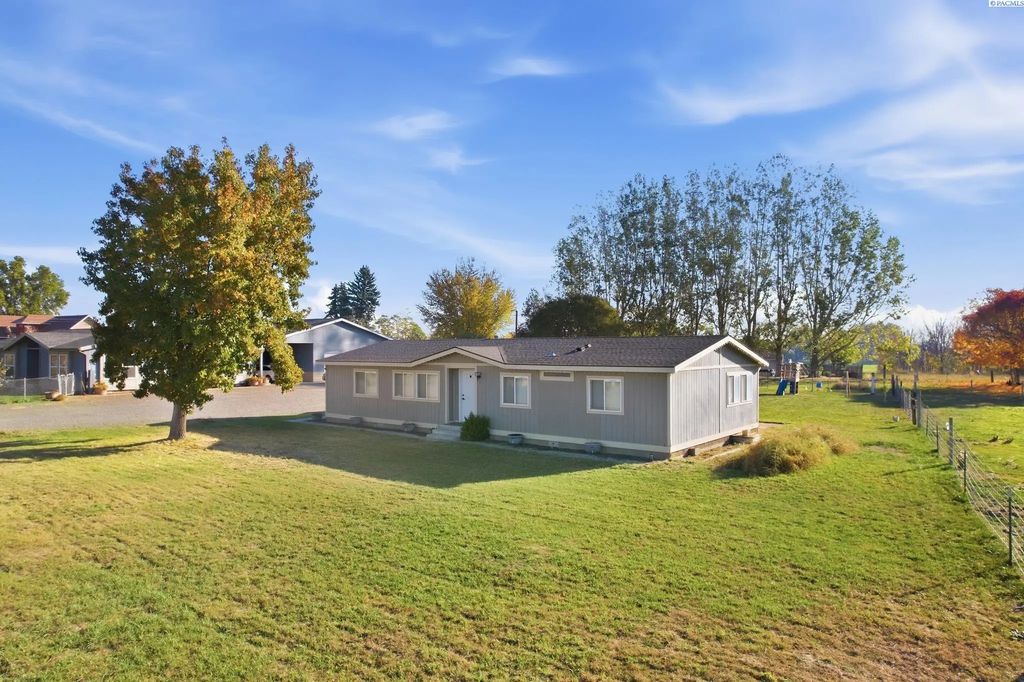 1211 Maple Grove Rd, Sunnyside