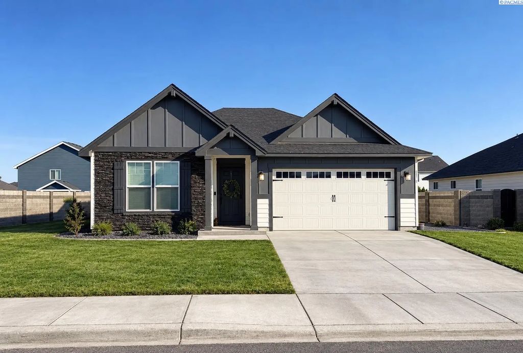 8214 Cardinal Peak St, West Richland