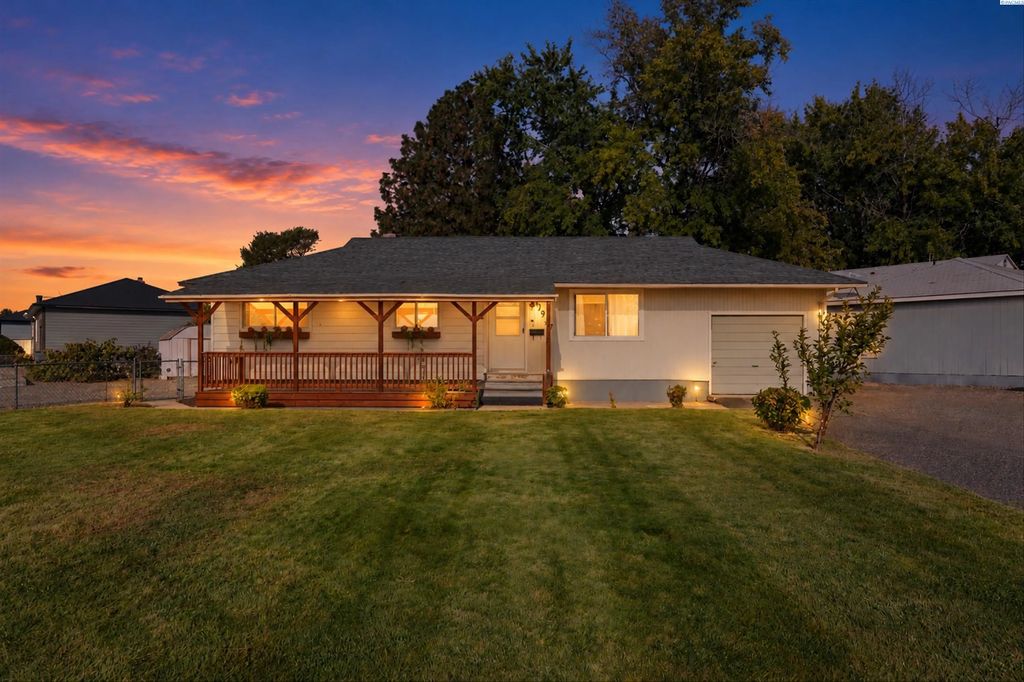 1937 Everest Ave, Richland