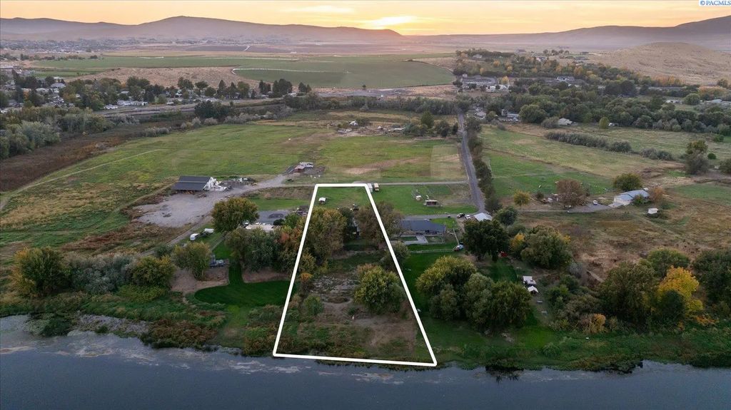 64209 E Grover Pr Ne, West Richland