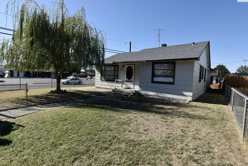 904 N 15th Ave, Pasco