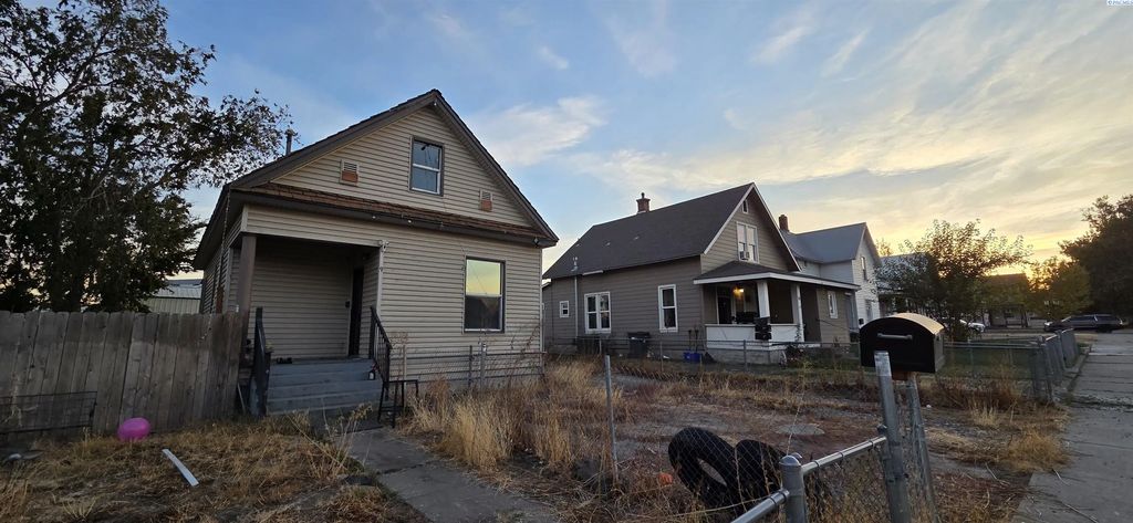 9 W 3rd Ave, Kennewick