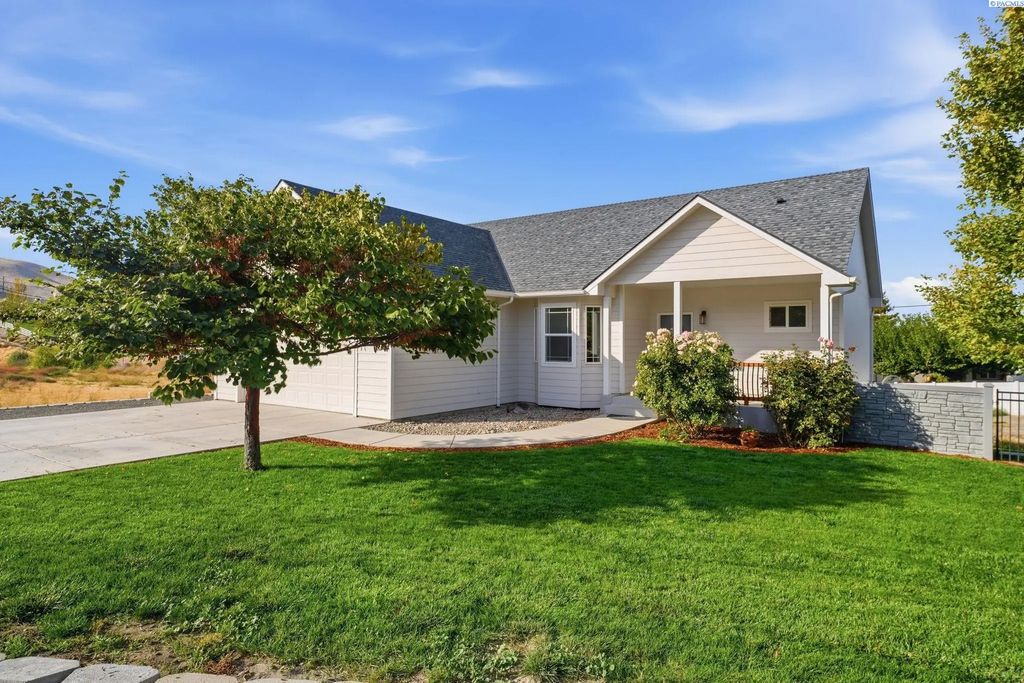 1210 Gage Blvd, Richland