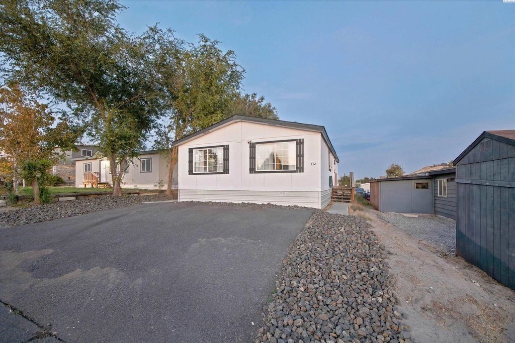 332 Buckwheat Court, West Richland