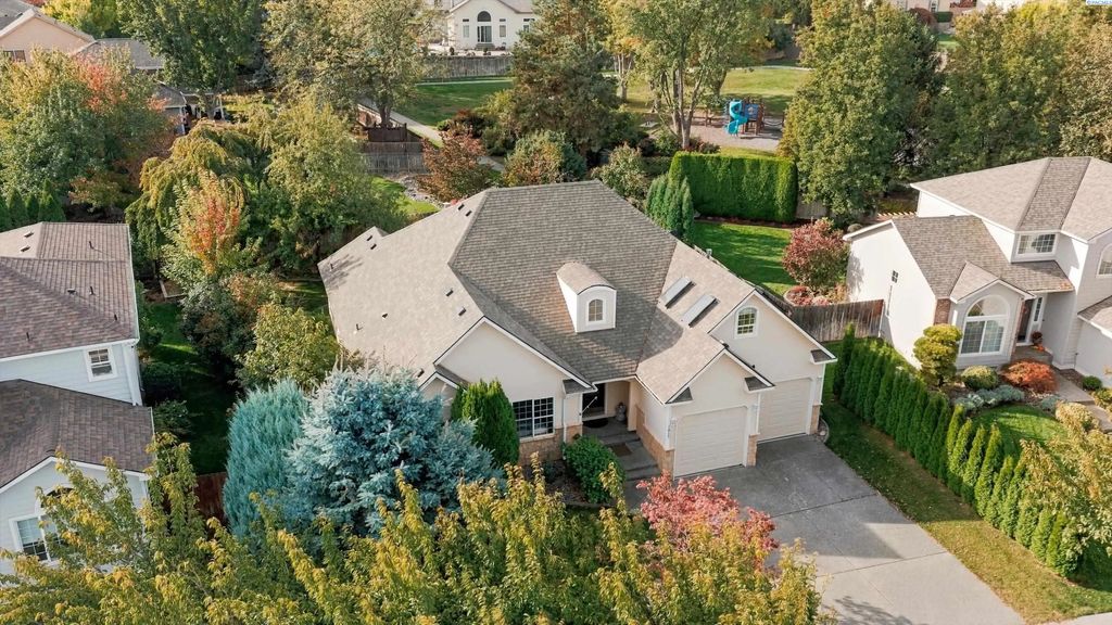 1817 Newhaven Loop, Richland