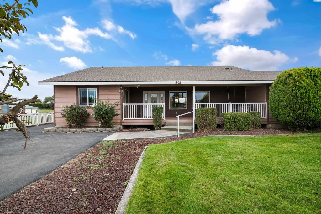 1605 Road 76, Pasco