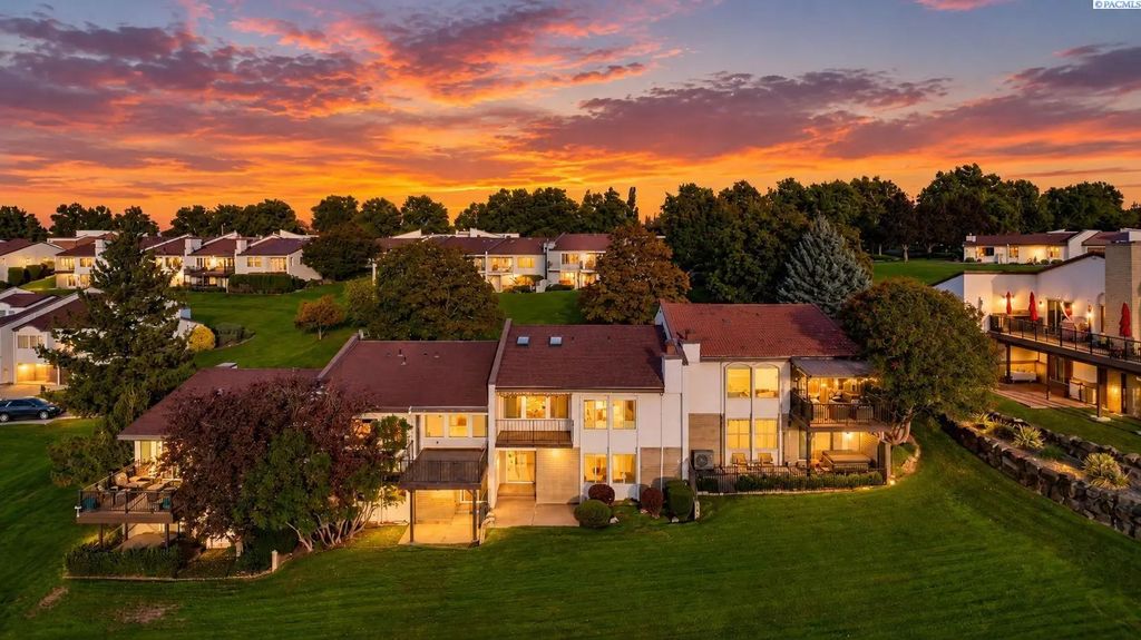 2011 Fairway Drive, Richland