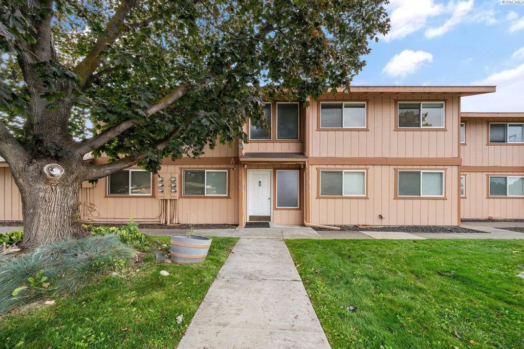 3121 W Hood Ave A203, Kennewick