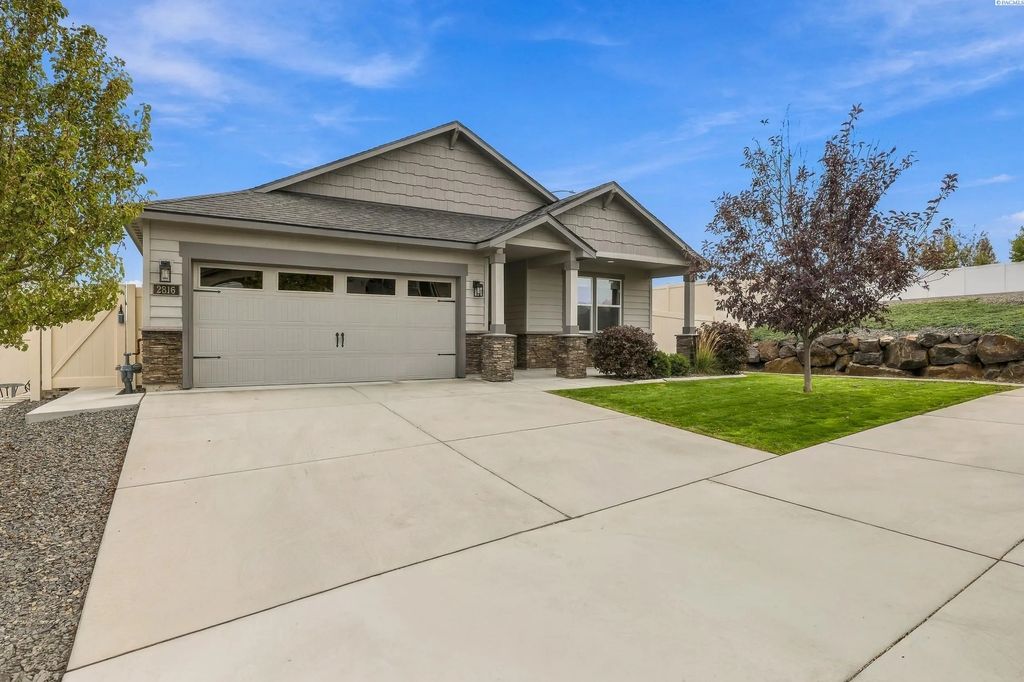 2816 Chelan Loop, Richland