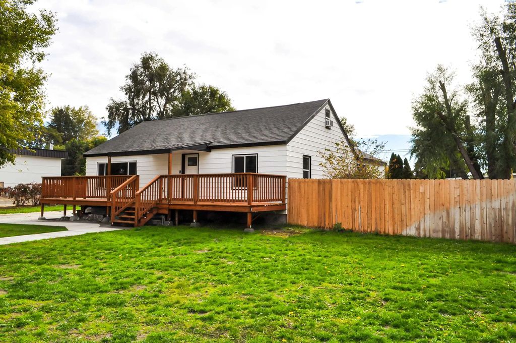 1623 W 1st Ave, Kennewick
